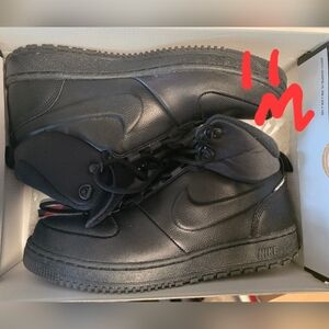 Brand New Size 11 Mens Nike Manoa All-Black High-Top Sneakers No Box